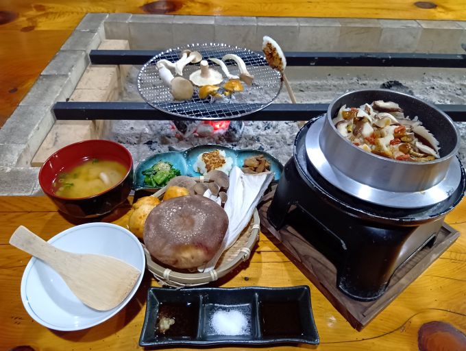 きのこの舘囲炉裏端